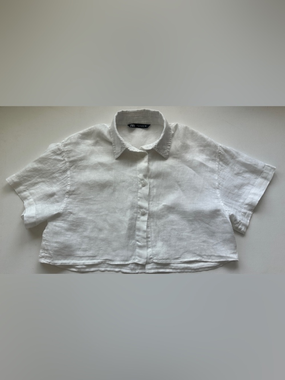 Zara women’s White Linen Boxy Short-Sleeve Button-Back Top.  Size S.
